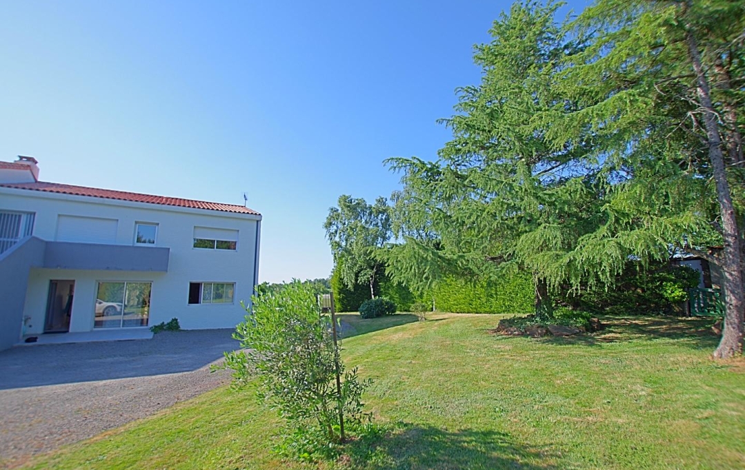 Cote & Sables Immobilier : Maison / Villa | SAINT-MATHURIN (85150) | 219 m2 | 250 000 € 
