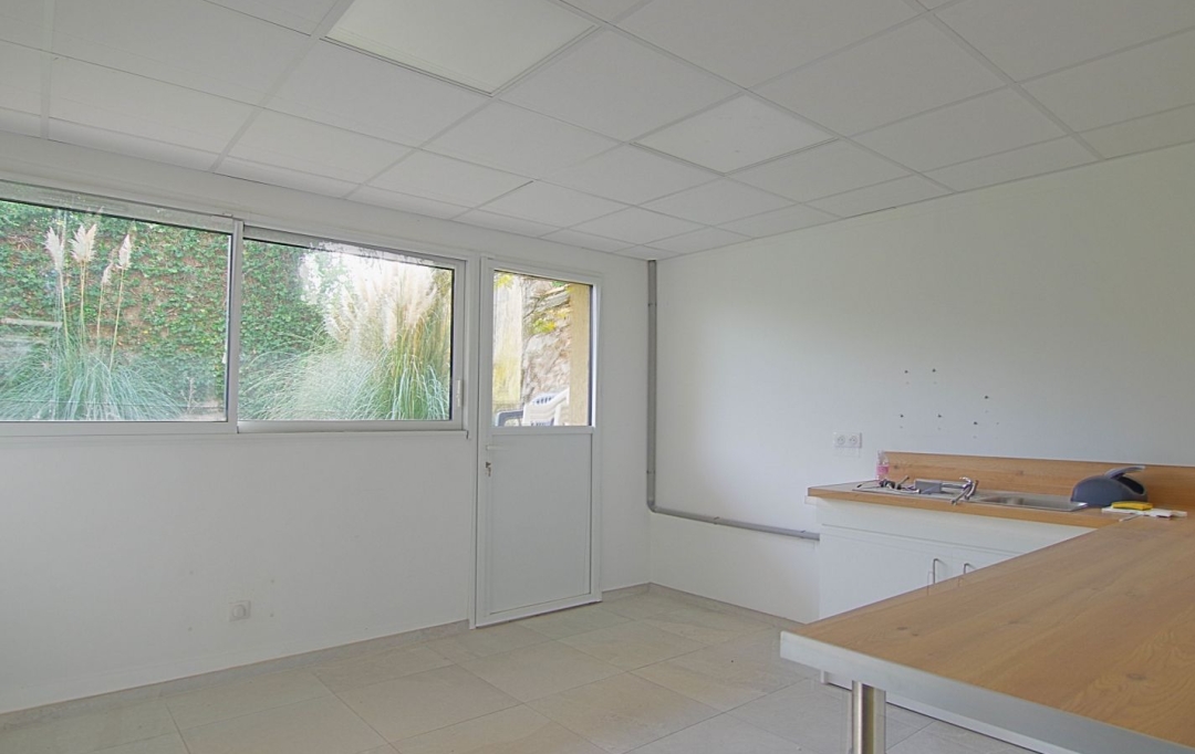 Cote & Sables Immobilier : Commerces | LES SABLES-D'OLONNE (85100) | 196 m2 | 106 900 &euro; 