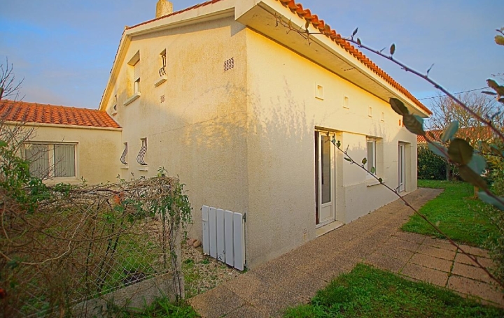 Maison LES SABLES-D'OLONNE 140 m2 367 800 € Maison LES SABLES-D'OLONNE 140 m2 367 800 €