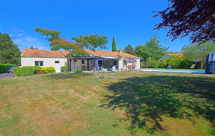 Maison   GROSBREUIL  164 m2 459 900 € 