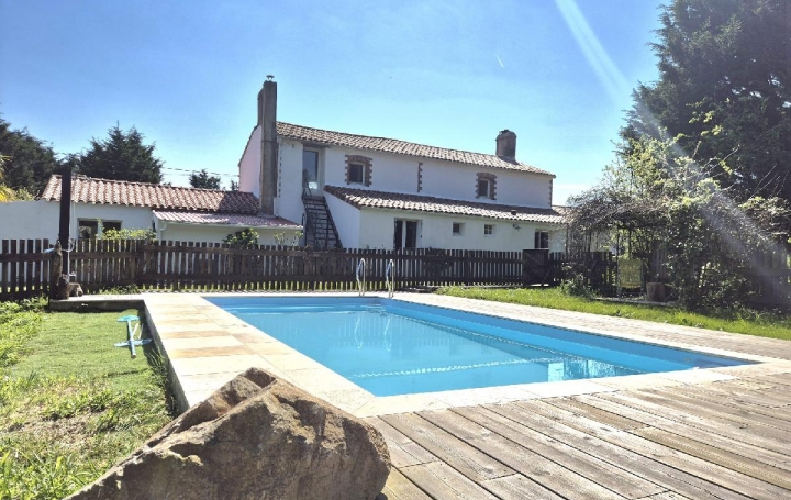 Maison   SAINT-MATHURIN  175 m2 459 900 € 