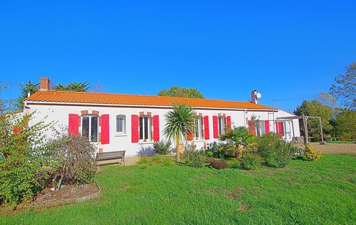 Maison SAINT-MATHURIN 127 m2 369 000 € Maison SAINT-MATHURIN 127 m2 369 000 €