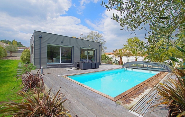Maison SAINTE-FOY 162 m2 525 000 € Maison SAINTE-FOY 162 m2 525 000 €